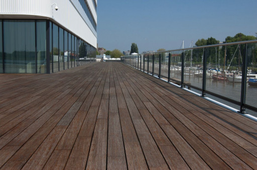 Terrassendielen Bambus hell - Kurze Diele mit Systemnuten sowie stirnseitigen Nuten und Federn