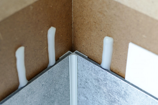 LIFESTYLEBOARD SPA Inneneckprofil 90° - <p><span style="background-color:#ffffff; color:#333333; font-family:Ubuntu,sans-serif">LIFESTYLEBOARD SPA</span> Inneneckprofil 90° in verschiedenen Oberflächen.</p>
